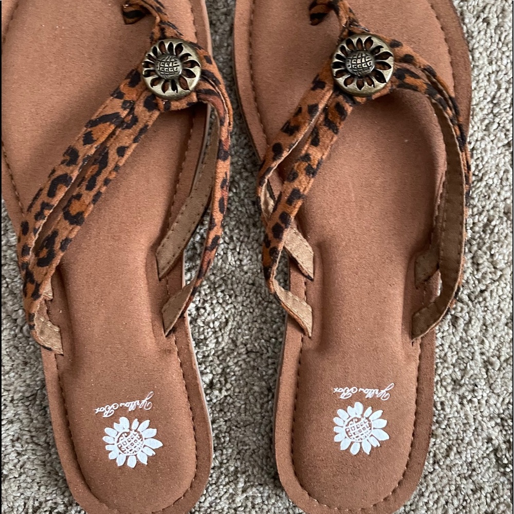 Yellow box Divity Cheetah Sandals Size 11 New